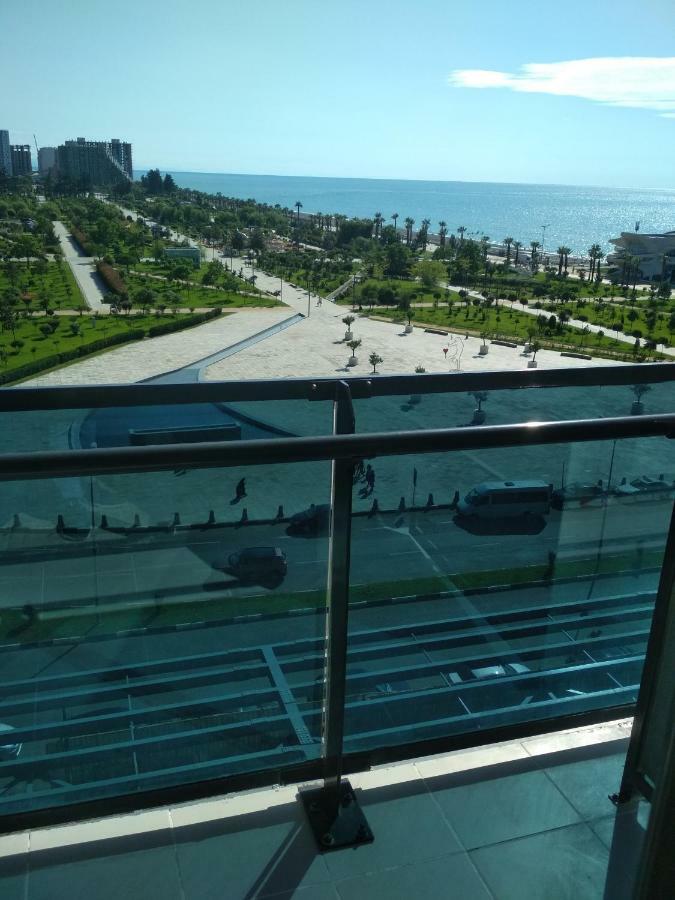 Апартамент Студия Панорамный Возле Моря Batumi Esterno foto